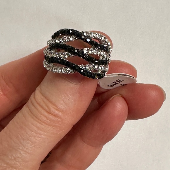 Sparkly Cocktail Ring in Black and White - Picture 4 of 5